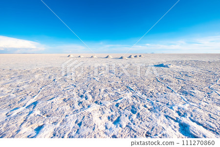 Scenery of Salar de Uyuni with sault banks 111270860