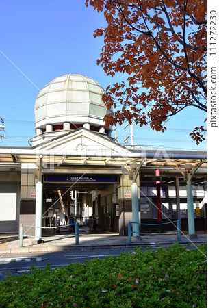 Kyoto City Keihan Yamashina Station on the Keihan Railway and autumn leaves 111272230