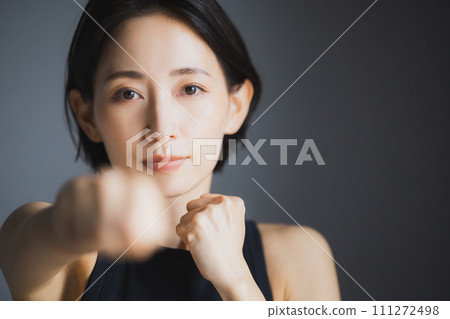 A woman who makes a boxer 111272498