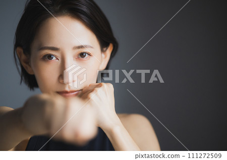 A woman who makes a boxer A woman who makes a boxer 111272509