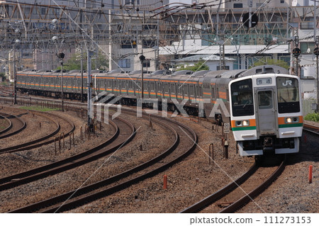 東海道線211系列車透過廢棄的戶塚天橋_2010年5月2日拍攝 東海道線211系列車透過廢棄的戶塚天橋_2010年5月2日拍攝 111273153