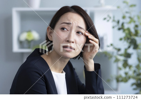美麗的女人陷入困境 美麗的女人陷入困境 111273724