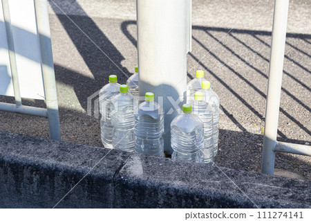 Pet bottle excluding cats 111274141