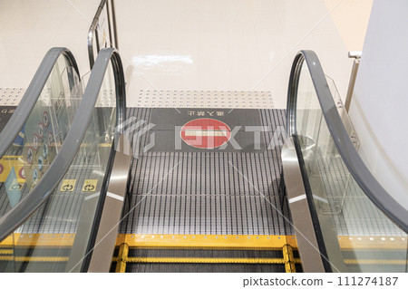 下自動扶梯 111274187