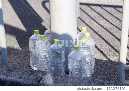 Pet bottle excluding cats 111274191