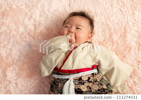 穿著和服的男嬰 穿著和服的男嬰 111274531