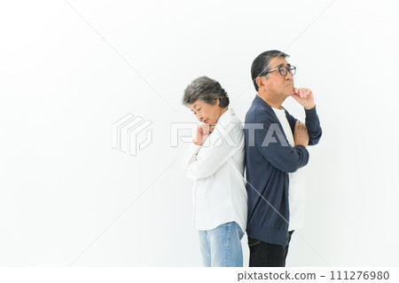 老夫婦擔心和思考 111276980