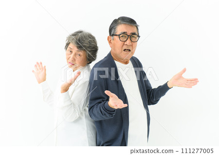 Senior couple stunned Senior couple stunned 111277005