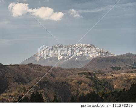 從宇海物看春天的大山 從宇海物看春天的大山 111278239