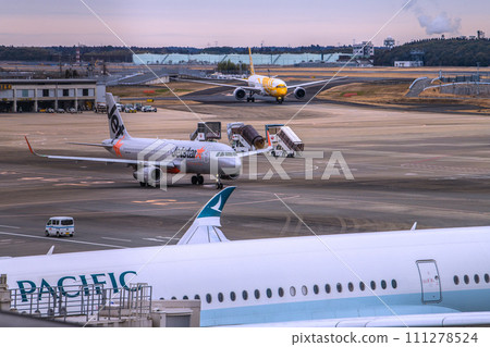 日本千葉市景觀,從成田機場 2 欣賞國泰航空、捷星航空、酷航等 日本千葉市景觀,從成田機場 2 欣賞國泰航空、捷星航空、酷航等 111278524