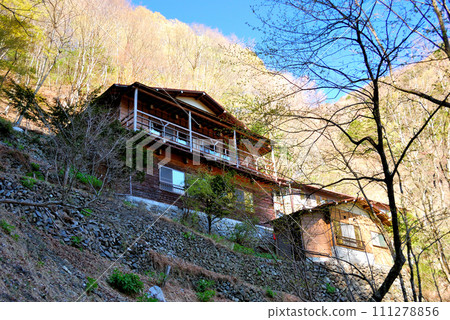[Japanese mountain hut] Yamanashi Prefecture, Mt. Kumotori, Sanjo no Yu (2013) 111278856