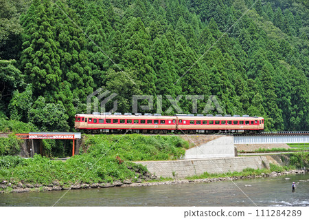 Etomihoku Line Kowa Shimizu-Ichinami JR West Kiha 28-2360+Kiha 58-477 (Toyama) 111284289