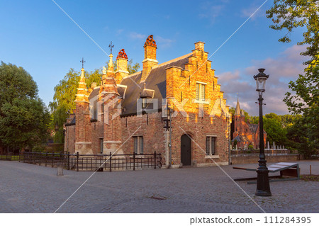 Sashuis, lock house on Minnewater in Bruges, Belgium 111284395