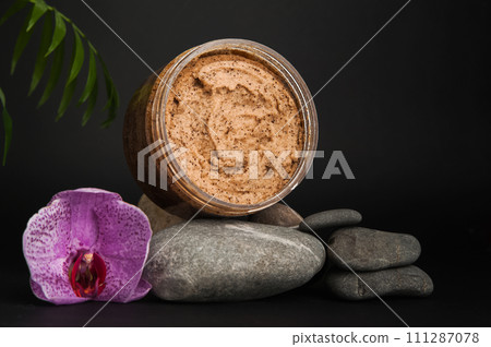 Coffee body scrub and coffee beans on dark background banner. Skincare, health care concept. 111287078