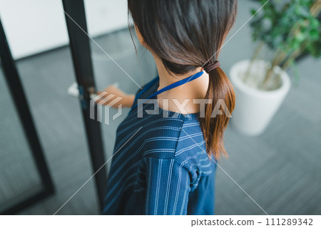 企業辦公室的商務場景 111289342