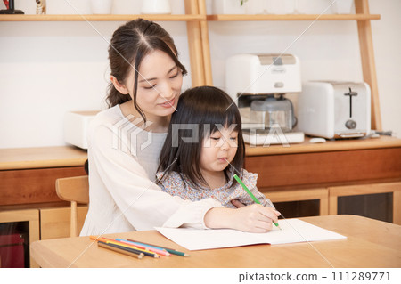 親子畫幼稚園老師 111289771