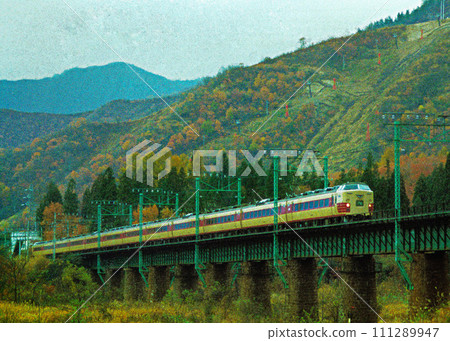 當鐵橋上的特快列車 111289947