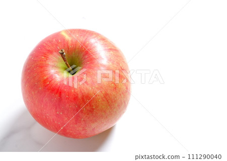 明亮的紅蘋果 明亮的紅蘋果 111290040