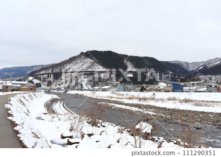 冬季長良川與國道158號有坂嶺環狀橋 冬季長良川與國道158號有坂嶺環狀橋 111290351