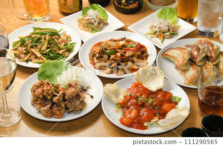 Chinese food gathering 111290565