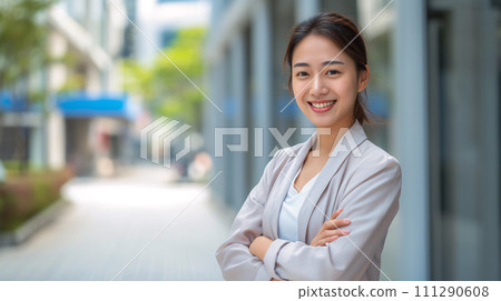 一位自信開朗的日本女商人的肖像 111290608