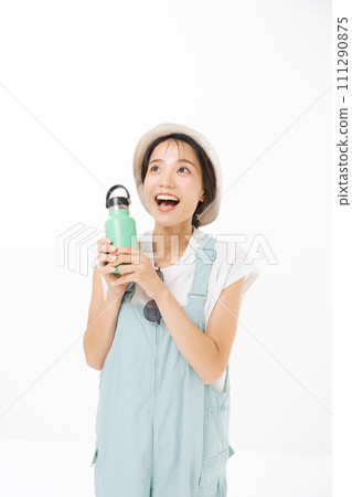 A short-sleeved woman with a water bottle A short-sleeved woman with a water bottle 111290875