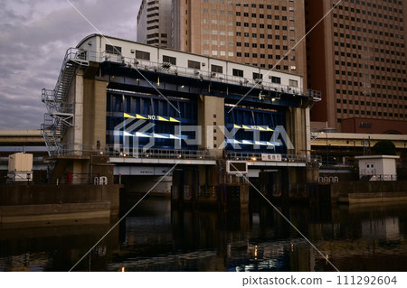 Tennozu water gate evening view 111292604