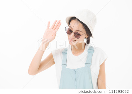 戴墨鏡的20多歲女性肖像 111293032