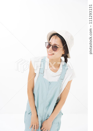 Portrait of a woman in her 20s wearing sunglasses Portrait of a woman in her 20s wearing sunglasses 111293131