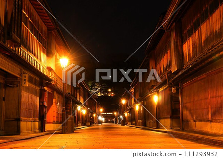 夜晚的東茶屋街(石川縣金澤市) 夜晚的東茶屋街(石川縣金澤市) 111293932