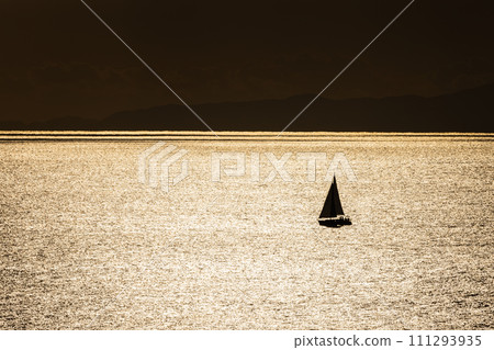 Quiet scenery of Sagami Bay 111293935