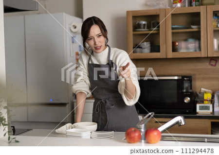 Women who get frustrated in the kitchen Women who get frustrated in the kitchen 111294478