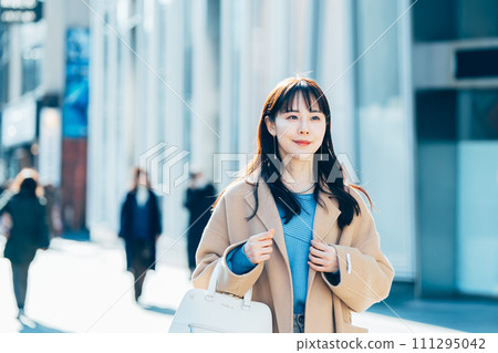 一個正在開會的女人 111295042