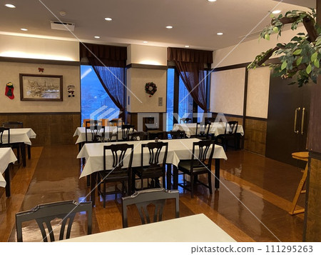[旅遊/飯店] 明亮通風的飯店早餐場地/餐廳 111295263