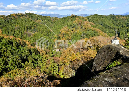 秩父寺奧之院大船岩北端的大船觀音像 法勝寺 32 號 111296018