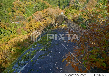 秩父寺奧之院大船岩北端的大船觀音像 法勝寺 32 號 111296022