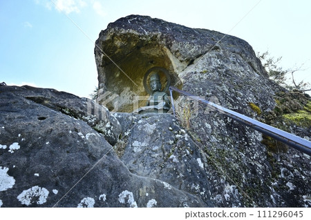 Dainichi Nyorai statue on the guidepost at the southern end of the narrow ridge of Funa Rock in Okunoin of Chichibu Temple No. 32 Hoshoji Temple 111296045