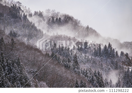 山裡的暴風雪【長野縣】 山裡的暴風雪【長野縣】 111298222