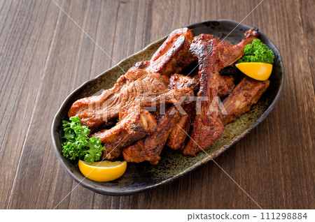 bone-in spare ribs 111298884