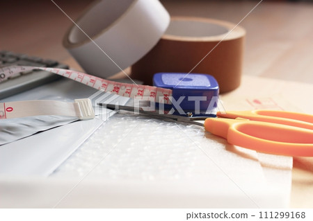 跳蚤市場等包裝使用的工具 包裝所需的工具 跳蚤市場等包裝使用的工具 包裝所需的工具 111299168
