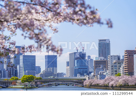 Aqua City Osaka, along the Okawa River, Tenmabashi Bridge and cherry blossoms in full bloom 111299544