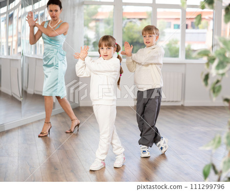 Boy and girl train to dance contemporary vigorous boogie woogie during classes. 111299796