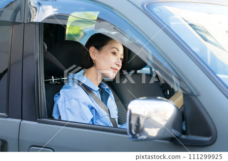 female driver driving female driver driving 111299925
