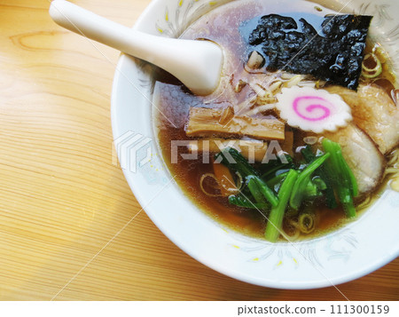 soy source ramen  111300159