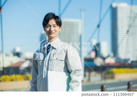 A man wearing work clothes 111300407