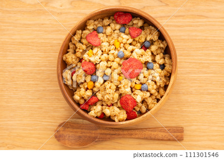 Fruit granola 111301546