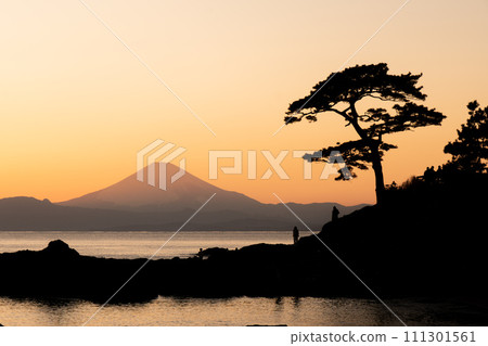 從海上看日落和富士山 從海上看日落和富士山 111301561