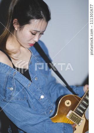 女吉他手 女吉他手 111301677