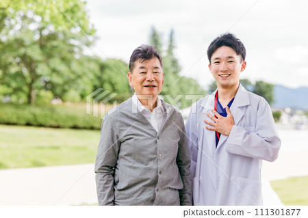 Young male doctor and senior male patient (white coat, doctor, attending physician) 111301877
