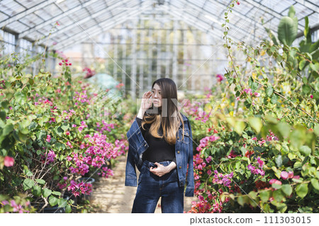 植物園裡的女人 111303015
